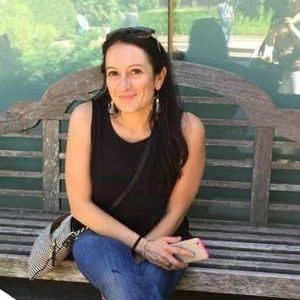 Meet your Posher, Dina